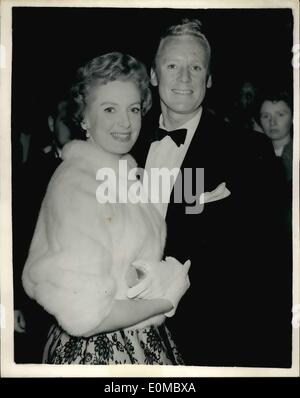 08 août 1954 - chez Premiere ; Photo montre Deborah Kerr et Van Johnson, vu arriver à l'Odéon, Leicester Square, pour le dernier nuit de première de ''The Caine Mutiny' Banque D'Images