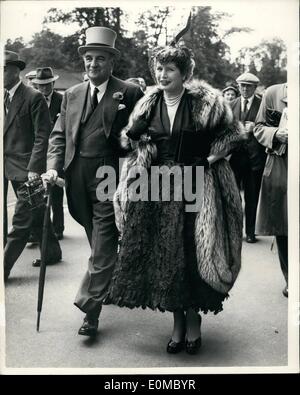 Juin 06, 1954 - Royal Ascot Deuxième jour. Sir Bernard et Lady Docker. Photo montre : Sir Bernard et Lady Docker sur arriva Banque D'Images