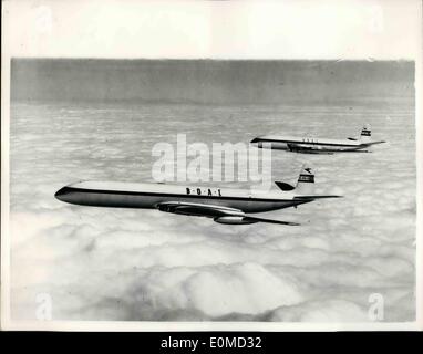 Septembre 09, 1954 - La Comète II et III de la comète à prendre l'air. Prêt pour l'affichage au Salon de l'affichage. : un grand intérêt a bean centrée autour de la Comète prototype III - dernier produit de la société De Havilland Aircraft - suite à la nouvelle que la cause des catastrophes à deux de ses par-decessors ont été trouvés . La Comète Comète II et III e vu en démonstration à l'écran d'Air Farmborough qui s'ouvre demain. Les machines vont travailler en partenariat sur les routes de l'air Banque D'Images