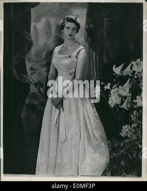 12 déc., 1954 - La Princesse Alexandra : Cette photographie inédit par Cecil Beaton, est desservi à l'occasion du 18e. anniversaire, 25 Décembre. de S.A.R. la Princesse Alexandra, fille de la duchesse de Kent. La Princesse porte une robe de soirée de mousseline brodée blanche. Banque D'Images