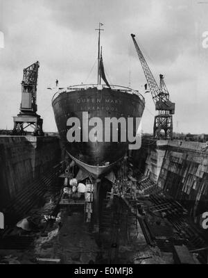 Paquebot RMS Queen Mary au King George V graving dock Banque D'Images