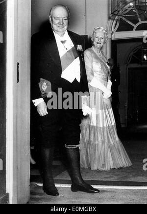 Le premier ministre Churchill et lady Clementine Banque D'Images