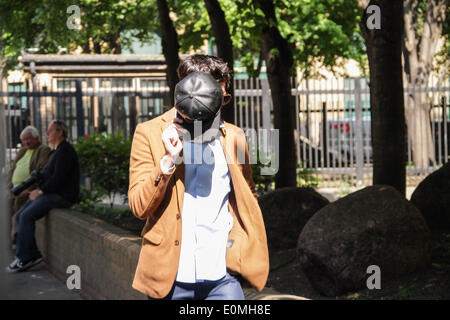 Londres, Royaume-Uni. 16 mai, 2014. Theemin opération défendeurs arrivent à Southwark Crown Court à Londres Crédit : Guy Josse/Alamy Live News Banque D'Images