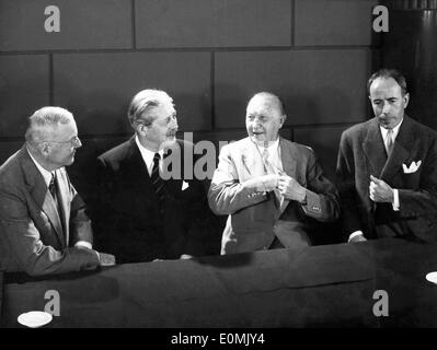 Dr. Konrad Adenauer jure de rester dans l'ouest de l'Union européenne Banque D'Images