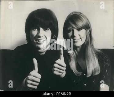 01 janv., 1956 - George Harrison Beatle George Harrison des Beatles : jeudi 28 novembre 2013, 22 s'est mariée ce matin à un petit bureau de registre dans la banlieue de Londres, au modèle Pattie Boyd. Shwos photo photos avant-mariage exclusif de Beatle George Harrison et pattie boyd dont le mariage aujourd'hui. Banque D'Images