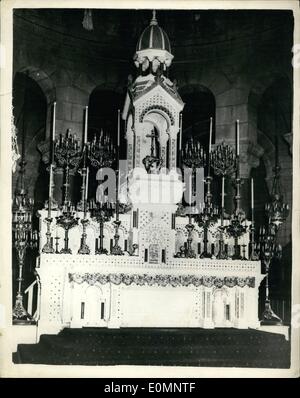 Avril 04, 1956 - Monaco se prépare pour le mariage royal. L'autel dans la Cathédrale. Photo montre : Vue de l'autel en th Banque D'Images