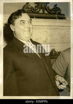 Avril 05, 1956 - M. Malenkov répond aux membres de la presse à l'ambassade de Russie. : une conférence pour permettre aux membres de la presse à Banque D'Images