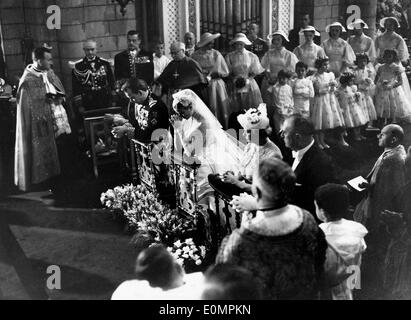 Le Prince Rainier et son épouse Grace Kelly's wedding ceremony Banque D'Images