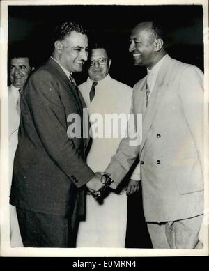 08 août, 1956 - Le Colonel Nasser donne à dîner pour les délégués arabes ; le président Nasser d'Égypte a récemment donné un dîner de travail à Banque D'Images