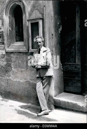 Juillet 07, 1956 - Jean Cocteau pour décorer Chapelle Jean Cocteau, le poète dramaturge, décorera la chapelle de Villefranche, Côte d'Azur. C'est d'être la seconde chapelle sur la Riviera, pour être décoré par des artistes célèbres (la chapelle de Saint Paul de Vence est connu pour ses décorations fait par Matisse) Banque D'Images