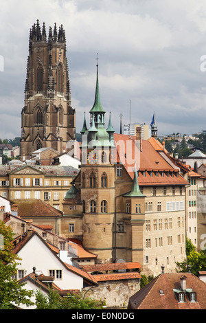 Cathédrale de Saint Nicolas et Hôtel de ville de Fribourg, Suisse. Banque D'Images