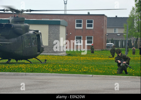 Un hélicoptère militaire canadien à Wolseley Barracks, à London (Ontario). Banque D'Images