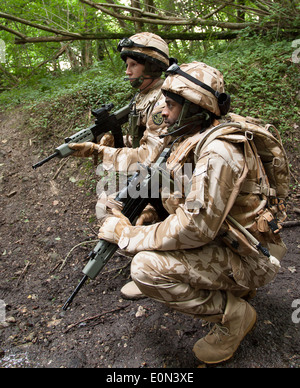 Soldats (acteurs) dans l'uniforme de l'armée britannique à part entière Banque D'Images