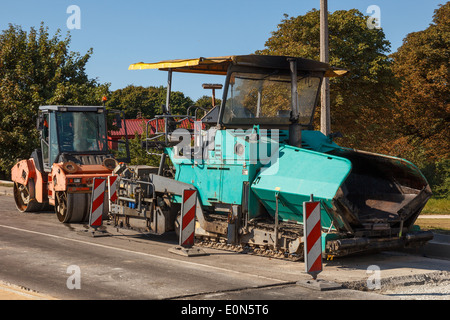 Des machines d'asphalte pour pavage Banque D'Images