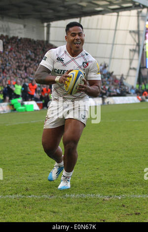 16.05.2014. Northampton, en Angleterre. Manu Tuilagi des Tigres marque le premier essai de l'Aviva Premiership Match Play Off entre Northampton Saints et Leicester Tigers à Franklins Gardens. Banque D'Images