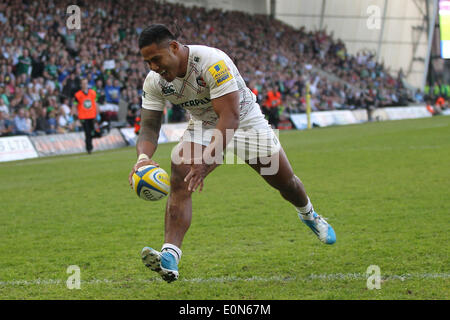 16.05.2014. Northampton, en Angleterre. Manu Tuilagi des Tigres marque le premier essai de l'Aviva Premiership Match Play Off entre Northampton Saints et Leicester Tigers à Franklins Gardens. Banque D'Images