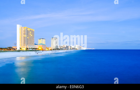 Panama city skyline at sunset Banque D'Images