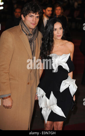 London, UK, UK. Feb 11, 2010. Demi Moore et Ashton Kutcher assister à la première mondiale de la France 'Valentine's Day' à l'Odeon Leicester Square. © Ferdaus Shamim/ZUMA/ZUMAPRESS.com/Alamy fil Live News Banque D'Images