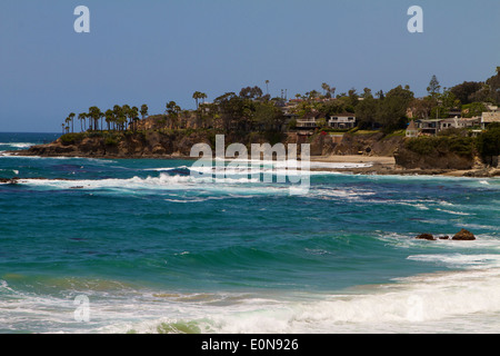 Une spectaculaire vue côtière le long de la côte nord à Laguna Beach en Californie à la sortie de Pacific Coast Highway PCH Road Banque D'Images