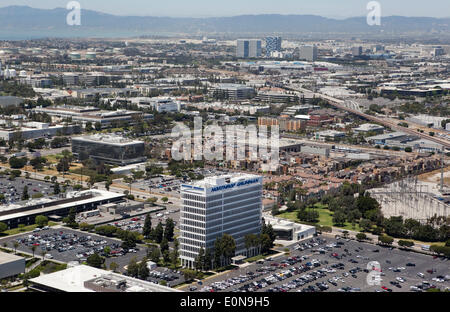 El Segundo, Californie, USA. 15 mai, 2014. Le secteur de la technologie de l'espace de fournisseur défense Northrop Grumman à Redondo Beach, en Californie, est vu de l'air. Northrop Grumman est l'un des plus grands entrepreneurs de la défense dans le monde et est l'un des America's top 100 sociétés les plus importantes. © John Schreiber/ZUMAPRESS.com/Alamy Live News Banque D'Images