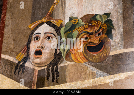 Mosaïque avec des masques de théâtre, Musées du Capitole, Rome, Italie Banque D'Images