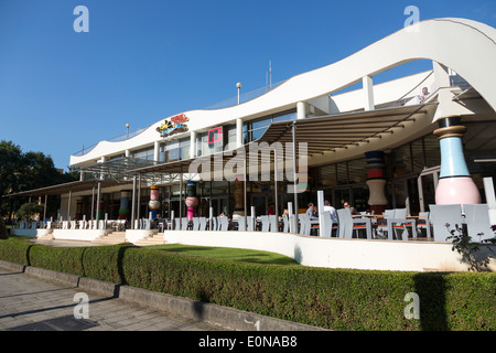 Regency Casino cafe, Parku Rinia, Parc de la jeunesse, Tirana, Albanie Banque D'Images