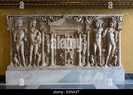 Panneau avant d'un sarcophage représentant les quatre saisons, les musées du Capitole, Rome, Italie Banque D'Images