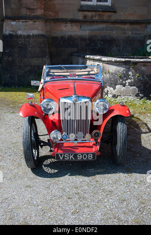 Rouge vif 1949 MG TC Classic Sports Motor Car Banque D'Images