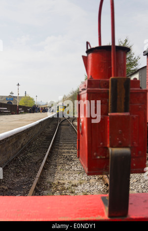 La fin de la ligne à Rawtenstall gare sur la East Lancashire Railway avec Deltic D9009 'Alycidon' dans la station. Banque D'Images