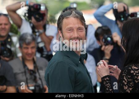 L'acteur Mads Mikkelsen assiste à une séance de "le salut" au cours de la 67e Festival International du Film de Cannes au Palais des Festivals de Cannes, France, le 17 mai 2014. Photo : Hubert Boesl Banque D'Images