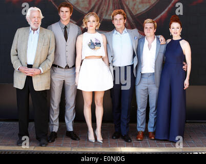 DONALD SUTHERLAND LIAM HEMSWORTH JENNIFER LAWRENCE, PLUS JULIANNE MOORE THE HUNGER GAMES : CLARAK PHOTOCALL. 6 Banque D'Images