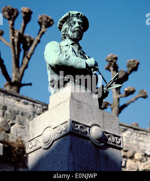 AJAXNETPHOTO. AUVERS SUR OISE, FRANCE. - STATUE DE L'ARTISTE CHARLES FRANÇOIS DAUBIGNY, PEINTRE IMPRESSIONNISTE. PHOTO:JONATHAN EASTLAND/AJAX REF:112611 14 Banque D'Images