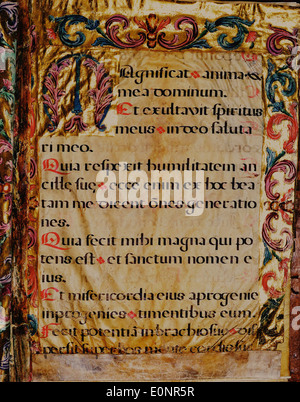 Une page d'un manuscrit de chant espagnol, mettant en valeur la notation musicale religieuse médiévale. Ce manuscrit est un exemple de préservation historique de la musique. Banque D'Images