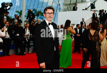 Cannes, France. 17 mai, 2014. Le réalisateur français Michel Hazanavicius arrive pour la projection du film Saint Laurent à la 67ème Festival du Film de Cannes, France, le 17 mai 2014. Credit : Ye Pingfan/Xinhua/Alamy Live News Banque D'Images