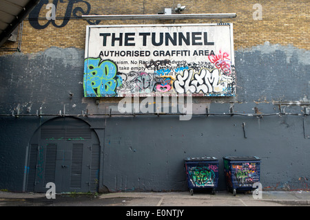 Leake Street, également connu sous le nom de graffiti Tunnel sous la gare de Waterloo, Lambeth, London, UK. Banque D'Images