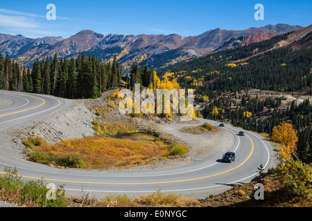 La couleur en automne le long de la route d'un million de dollars (US 550) partie de la San Juan Skyway Scenic Byway dans le Colorado. Banque D'Images