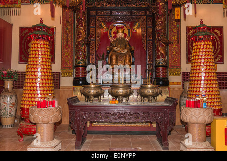 Statue de tu Di Gong au temple Teo-Chew, temple vietnamien et taoïste dans le sud-ouest de Houston, Texas. Banque D'Images