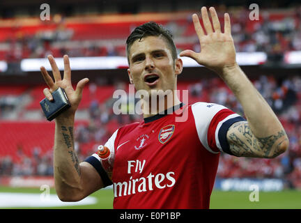 Londres, Grande-Bretagne. 17 mai, 2014. Olivier Giroud d'Arsenal célèbre après finale de la FA Cup entre Arsenal et Hull City au stade de Wembley à Londres, Grande-Bretagne, le 17 mai 2014. Neuf ans Arsenal terminé patienter pour un trophée en battant Hull City avec 3-2. Credit : Wang Lili/Xinhua/Alamy Live News Banque D'Images