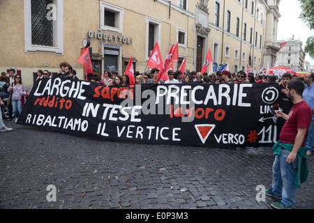 Rome, Italie. 17 mai, 2014. Manifestation à Rome contre l'austérité et la privatisation des actifs publics Crédit : Francesco Gustincich/Alamy Live News Banque D'Images