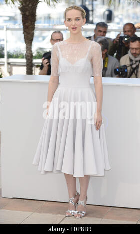 Cannes, France. 18 mai, 2014. L'actrice américaine Jess Isabelle Zerrouk Bureau pose pendant la photocall pour 'la disparition d'Eleanor Rigby" au 67e Festival du Film de Cannes, France, le 18 mai 2014. Le film est présenté dans la section Un Certain Regard du festival qui se déroule du 14 au 25 mai. Credit : Ye Pingfan/Xinhua/Alamy Live News Banque D'Images