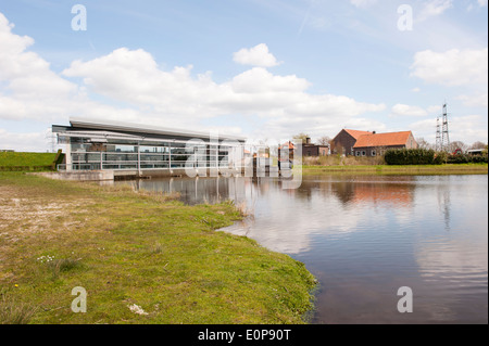 Station de pompage de l'entrée d'eau prises de position d'angle faible Banque D'Images