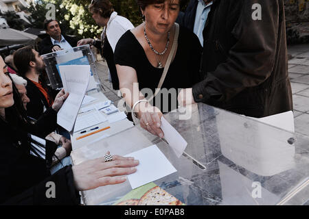 Thessalonique, Grèce. 18 mai, 2014. Référendum pour la question de la privatisation de l'eau à Thessalonique : Giannis Papanikos Crédit/NurPhoto ZUMAPRESS.com/Alamy/Live News Banque D'Images