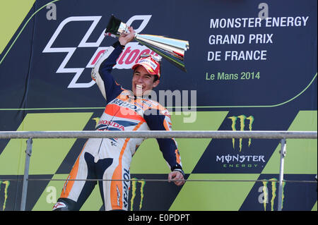 Le Mans, France, 18 mai, 2014. Marc Marquez sur le podium à Mansd endant la course au circuit Bugatti au Mans Crédit : Gaetano Piazzolla/Alamy Live News Banque D'Images