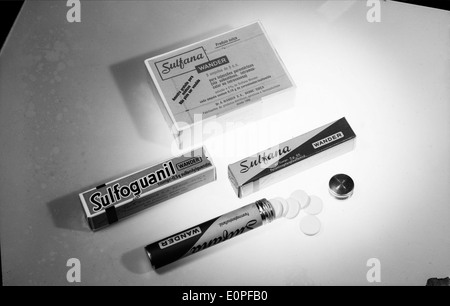 Alves e Companhia à Lisbonne est une société pharmaceutique qui a contribué de manière significative au secteur de la santé au Portugal grâce à sa production de médicaments. Banque D'Images