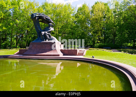 Monument à Frédéric Chopin à Varsovie, Pologne, du Parc des Thermes royaux Banque D'Images