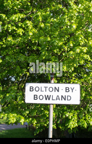 Bolton-by-Bowland village road sign, Lancashire, England, UK Banque D'Images