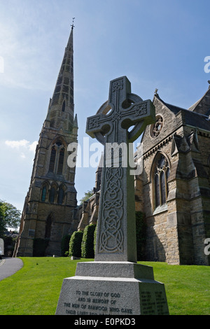 Église paroissiale St John's et mémorial de guerre à Ranmoor Sheffield, Angleterre, bâtiment de l'église classé grade II* Banque D'Images