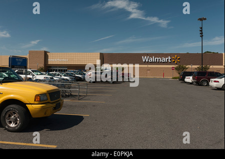 Wal-mart Store parking en Leesburg, Floride USA Banque D'Images