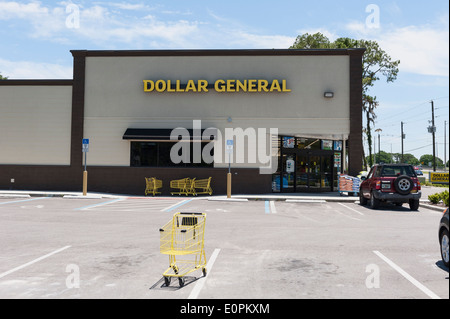 Dollar General situé sur la SR441 à Leesburg, Florida USA Banque D'Images