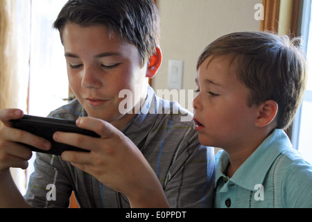 Les enfants et la technologie Banque D'Images